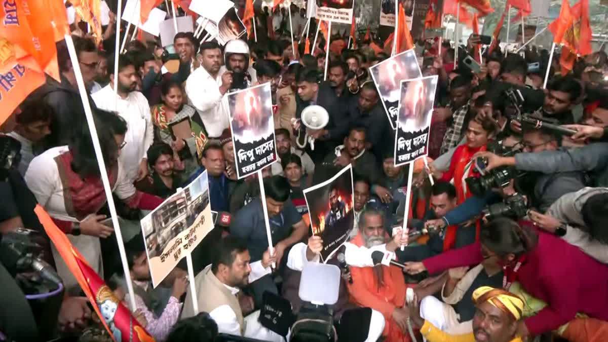 बीजेपी कार्यकर्ताओं और पुलिस के बीच हुई हाथापाई,बांग्लादेश मामले में बंगाल में दिखा तनाव!