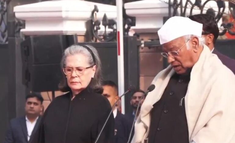 मोदी सरकार पर बरसे खरगे,संविधान और लोकतंत्र खतरे में है