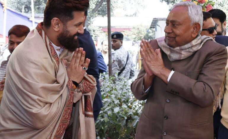 चिराग के यहां भोज में शामिल हुए सीएम नीतीश,भाजपा के कई नेता भी रहे मौजूद