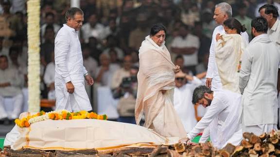 पति की विरासत को संभाल पाएंगी सुनेत्रा पवार?महाराष्ट्र में उठी राजनीतिक धुंआ