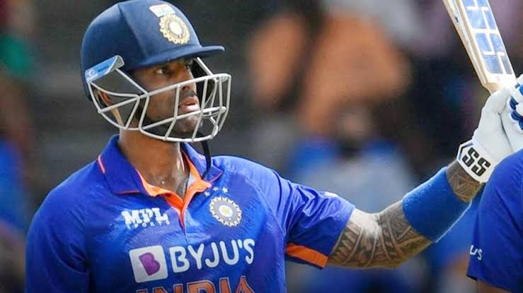 सूर्यकुमार यादव ने बना डाली नई रिकॉर्ड,धोनी समेत कई क्रिकेटरों को छोड़ दिया पीछे
