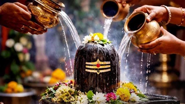 महाशिवरात्रि पर आज करें अभिषेक,मिलेगी महादेव की असीम कृपा
