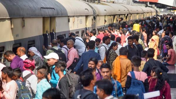 होली को लेकर रेलवे चलाने जा रही इतनी जोड़ी स्पेशल ट्रेन,बिहार आने में नहीं होगा दिक्कत