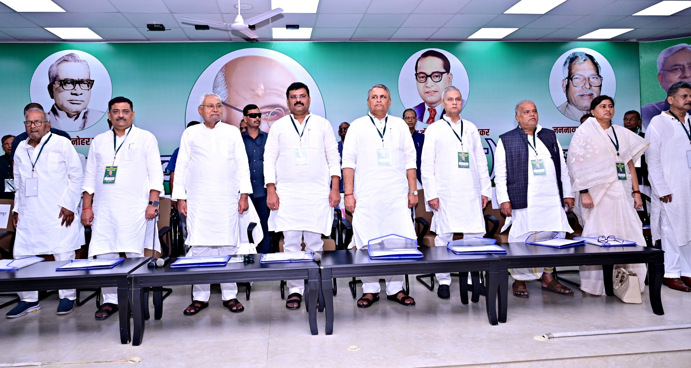 जेडीयू नेताओं के साथ बैठक में खुश दिखे नीतीश कुमार,पूरे बिहार का दौरा करेंगे निशांत कुमार