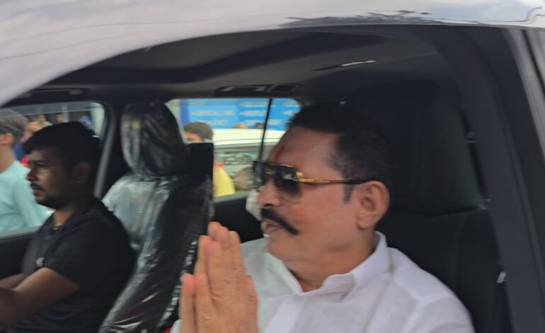 समर्थकों ने आतिशबाजी कर अनंत सिंह का किया ग्रैंड वेलकम,सलाखों से आए बाहर