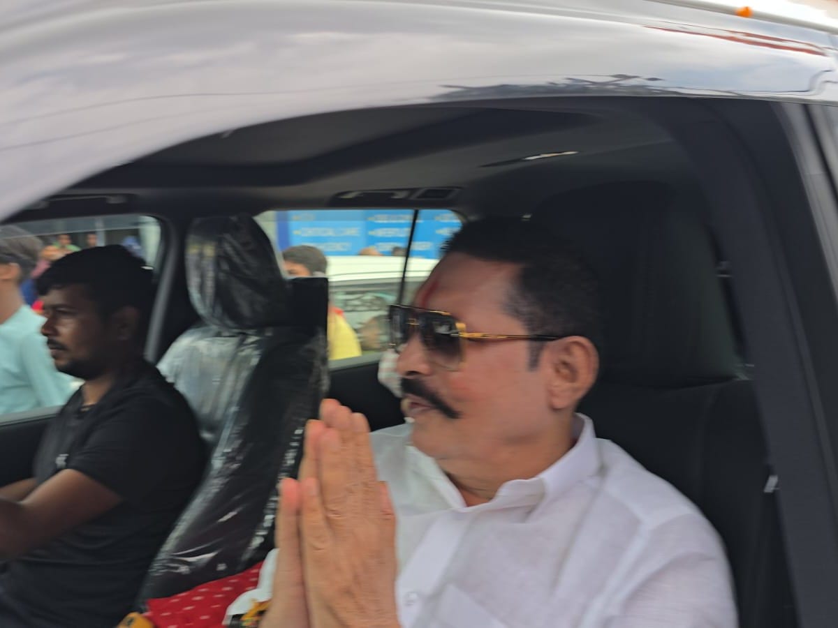 समर्थकों ने आतिशबाजी कर अनंत सिंह का किया ग्रैंड वेलकम,सलाखों से आए बाहर