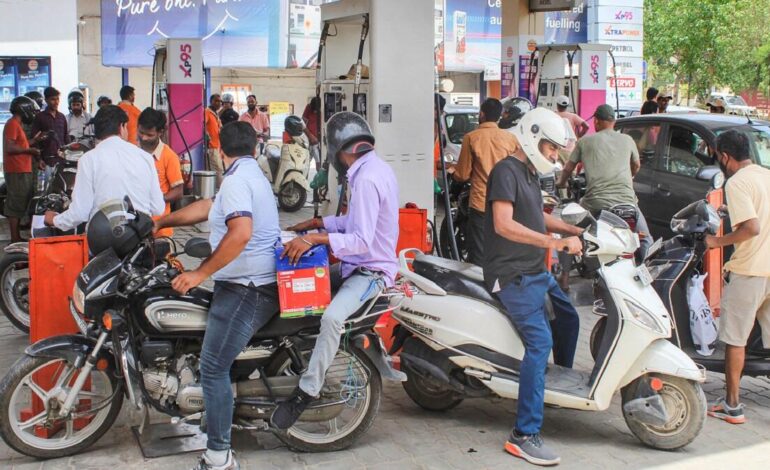 5 रुपये पेट्रोल और 3 रुपये डीज़ल हुआ महंगा,नायरा एनर्जी ने कीमतों में किया इजाफा