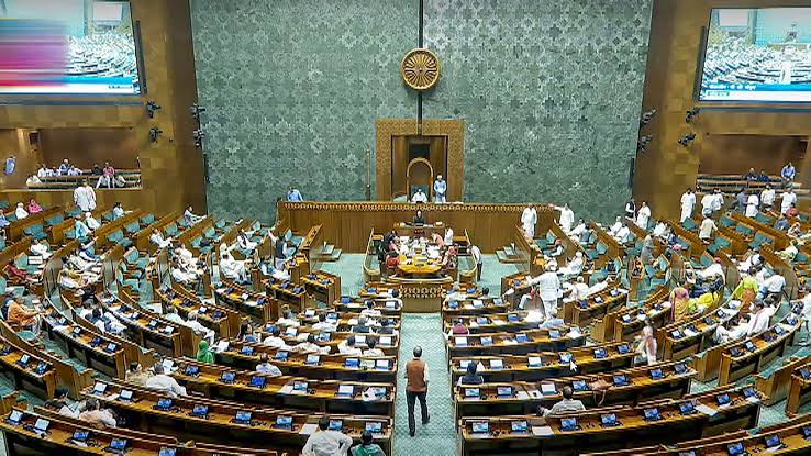 लोकसभा में आज CAPF बिल पेश करेंगे अमित शाह,कांग्रेस सांसद ने उठाए कई सवाल