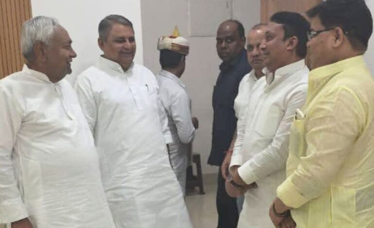 RJD विधायक फैसल रहमान तेजस्वी के देंगे झटका,नीतीश कुमार से मिलने पहुंचे