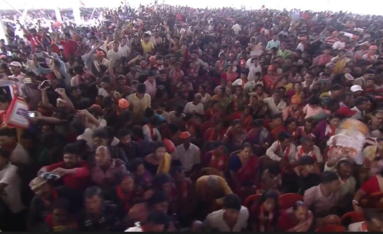 बंगाल में बंगालियों को अल्पसंख्यक बनाना चाहती है ममता बनर्जी,मुर्शिदाबाद में बरसे पीएम मोदी