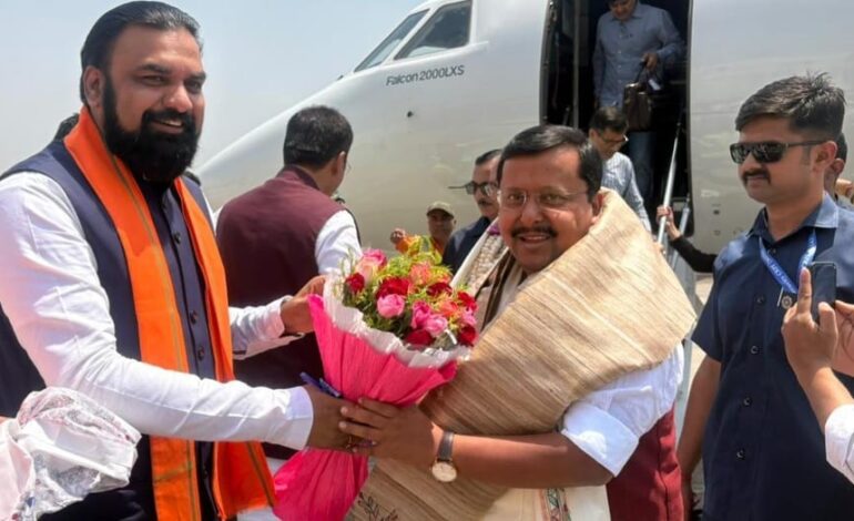 पटना पहुंचे सभी बड़े नेता,बीजेपी की बैठक में शाम तक सीएम का नाम होगा फाइनल