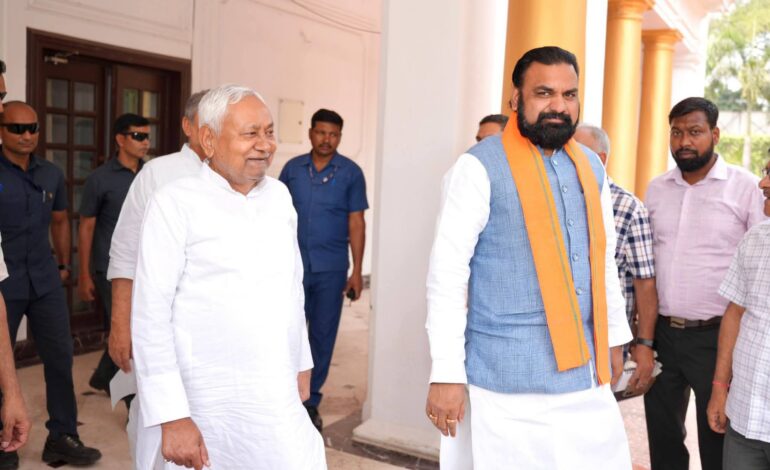 नीतीश कुमार ने सम्राट से 20 मिनट तक की मुलाकात,बोले तारकिशोर प्रसाद-मेहनत के दम पर वह बने है सीएम