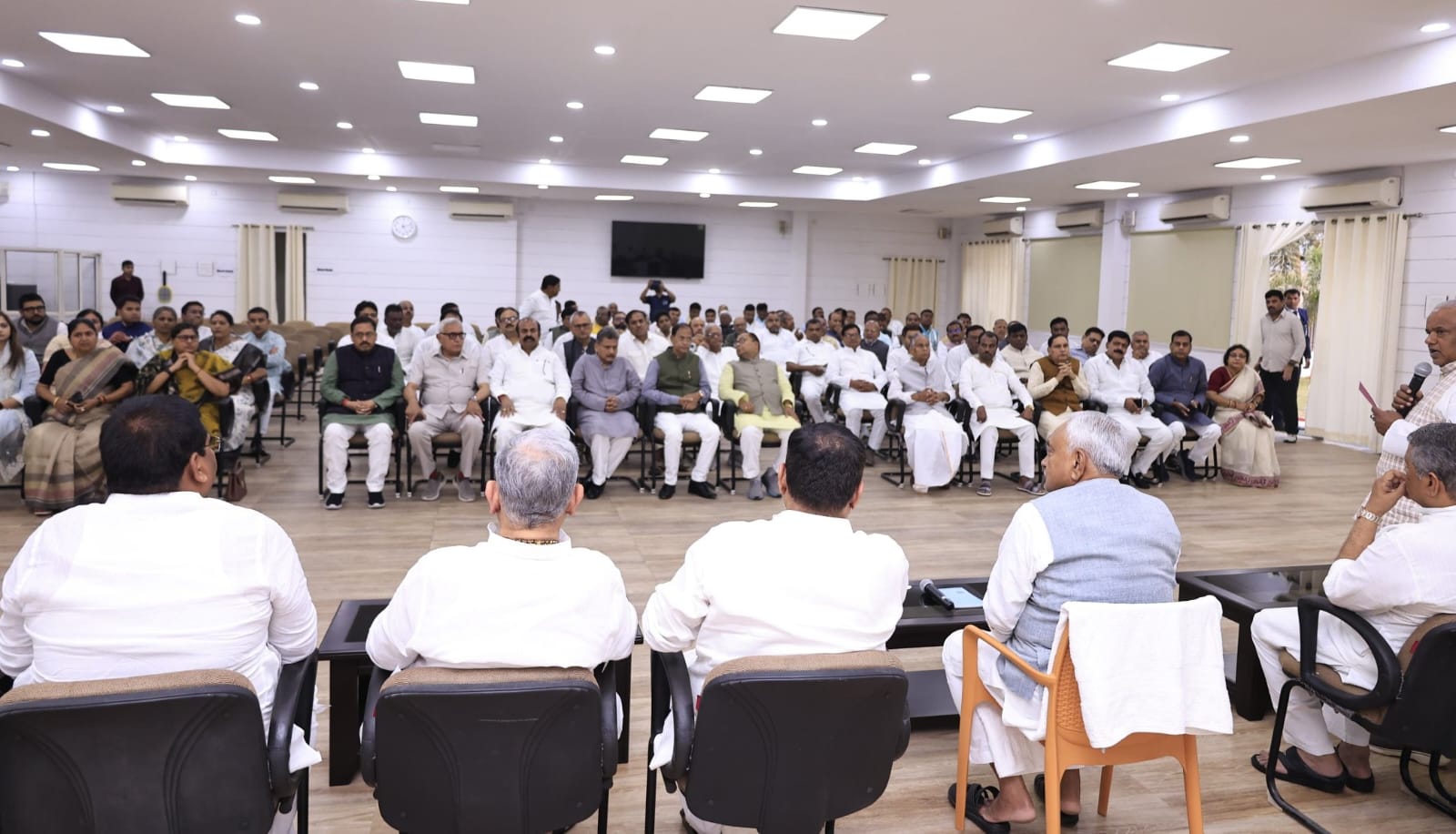 आपलोग चिंता मत कीजिए,जदयू की विधायक दल की बैठक में खूब बोले नीतीश कुमार