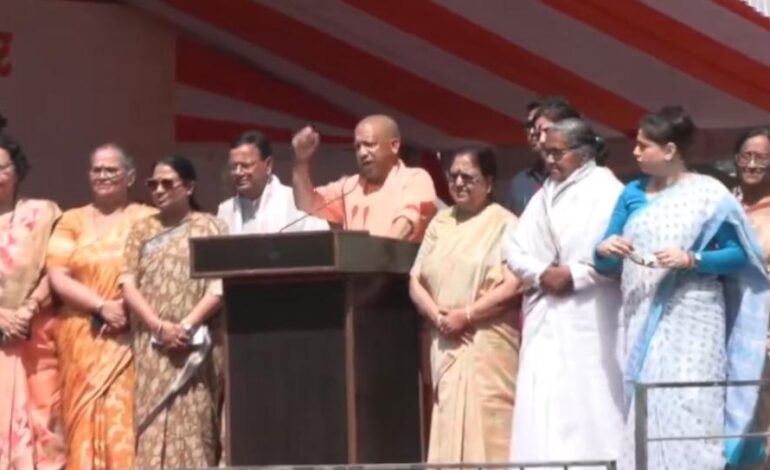 कांग्रेस और सपा का चेहरा महिला विरोधी है,विपक्ष का चेहरा बेनकाब हुआ-सीएम योगी