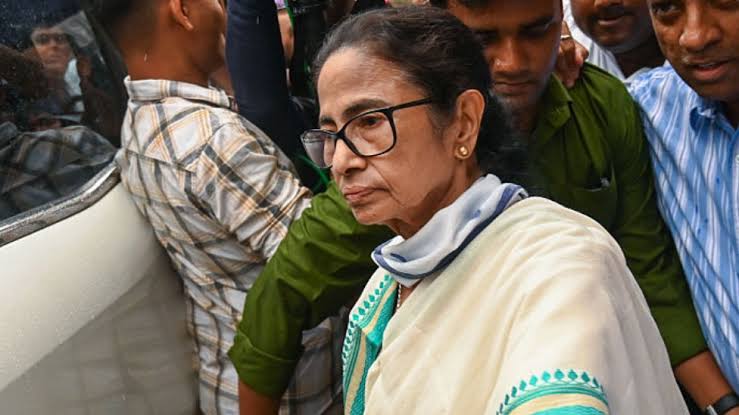 इलेक्शन कमीशन को अधिकारी चुनने का अधिकार है,सुप्रीम कोर्ट से ममता बनर्जी को लगा झटका