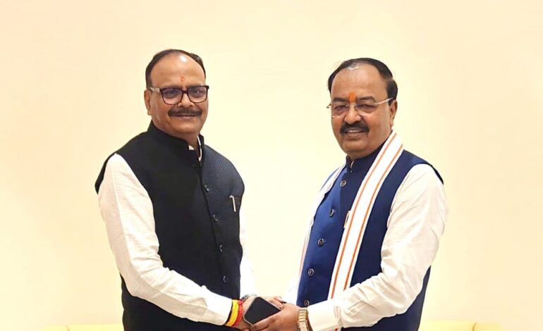 केशव मौर्य और ब्रजेश पाठक ने अखिलेश पर किया पलटवार,कहा-हिट जोड़ी से आपका घबराना जायज
