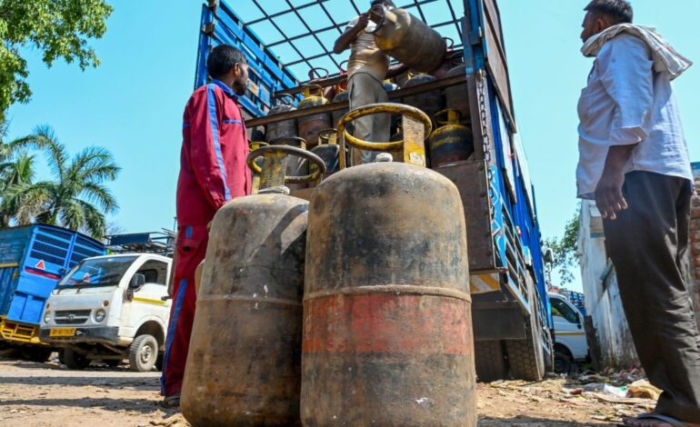 भारत का LPG आयात घटकर हो गये आधे,ईरान युद्ध के कारण भारत की डगमगाई स्थिति?