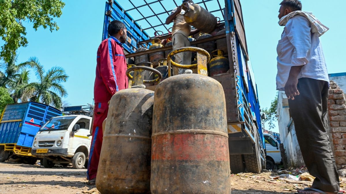 भारत का LPG आयात घटकर हो गये आधे,ईरान युद्ध के कारण भारत की डगमगाई स्थिति?