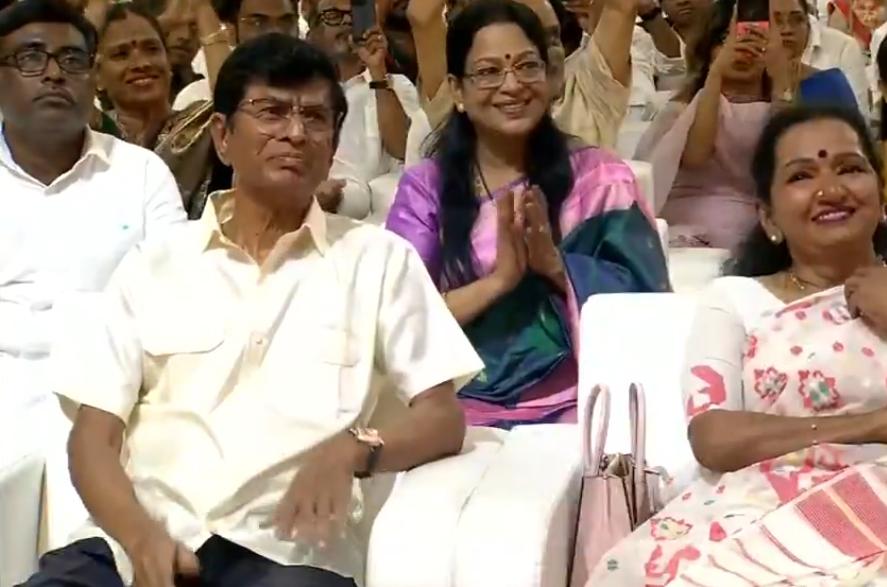 CM बनते ही एक्शन मोड में विजय,200 यूनिट फ्री बिजली देने वाली फाइल पर किए पहला हस्ताक्षर