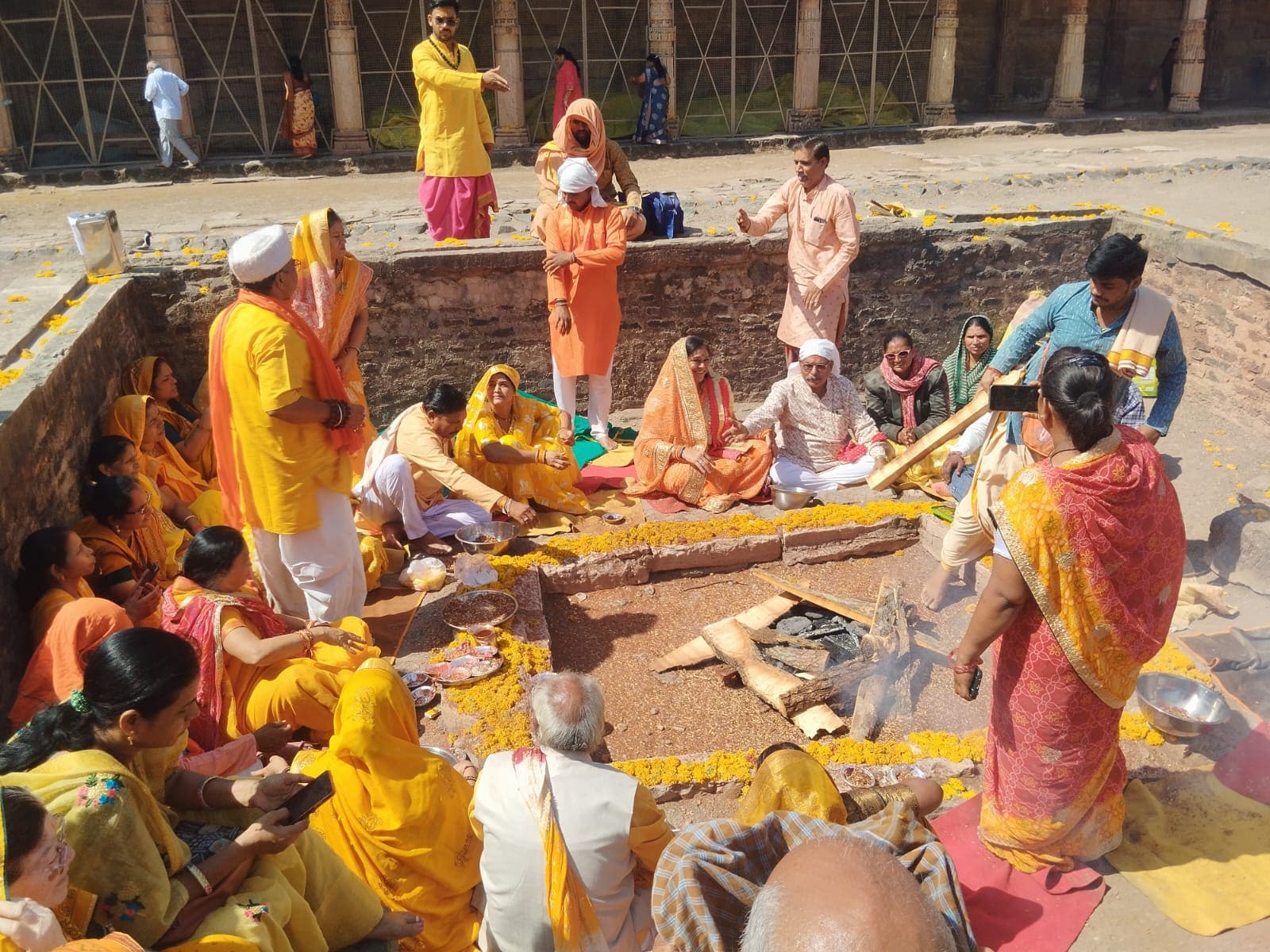 कोर्ट के फैसले के बाद भोजशाला में पूजा-पाठ कर आज स्थापित की गई मां वाग्देवी की प्रतिमा,नियमित पूजा-पाठ करने की मिल चुकी है अनुमति