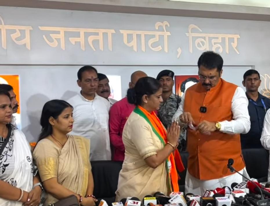रितु जायसवाल ने थामा बीजेपी का दामन,संजय सरावगी ने दिलाई पार्टी की सदस्यता