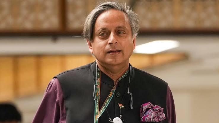 ये गैर जरूरी और थोपा हुआ नियम है,कार्यक्रमों में वंदे मातरम गाए जाने पर भड़के कांग्रेस सांसद शशि थरूर