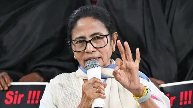 TMC में हो गई बड़ी टूट,ममता बनर्जी पर आया भारी संकट