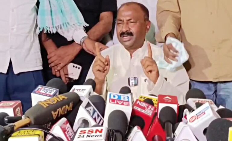 RJD को लगा बड़ा झटका,इस्तीफा देते हुए फूट-फूटकर रोने लगे पूर्व मंत्री शिवचंद्र राम