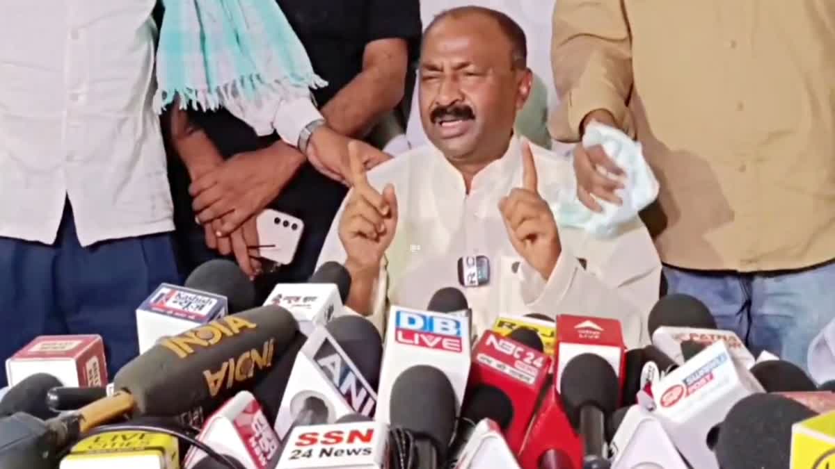 RJD को लगा बड़ा झटका,इस्तीफा देते हुए फूट-फूटकर रोने लगे पूर्व मंत्री शिवचंद्र राम