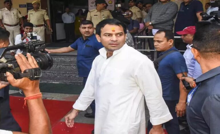 राजद छोड़ने वाले शिवचंद्र राम के समर्थन में उतरे तेजप्रताप यादव,बोले-उनके साथ पार्टी ने गलत किया