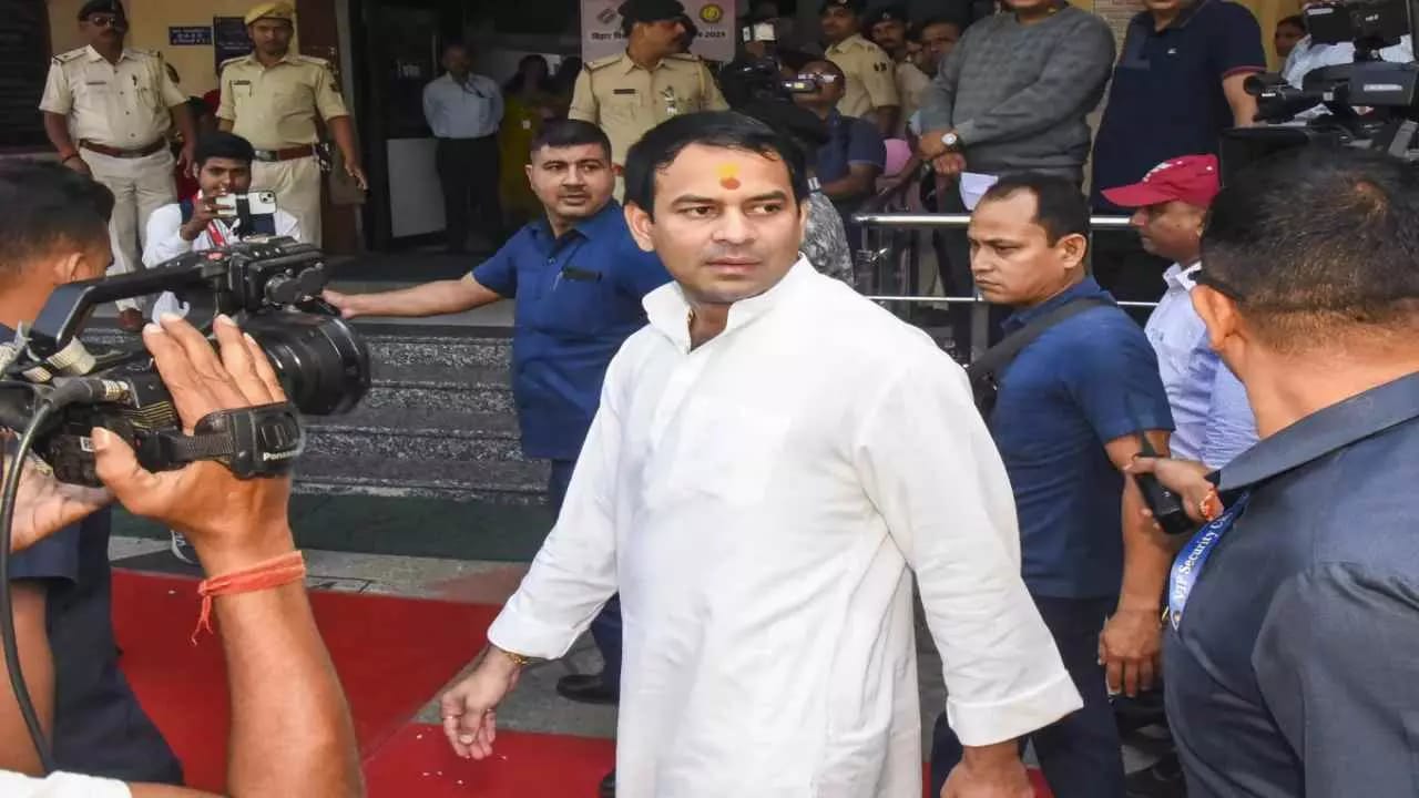 राजद छोड़ने वाले शिवचंद्र राम के समर्थन में उतरे तेजप्रताप यादव,बोले-उनके साथ पार्टी ने गलत किया