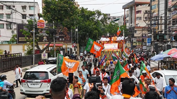 नीरज सिन्हा,प्रशांत किशोर और वीणा मानवी ने किया नामांकन,बांकीपुर से जानें किसका पलड़ा है भारी?