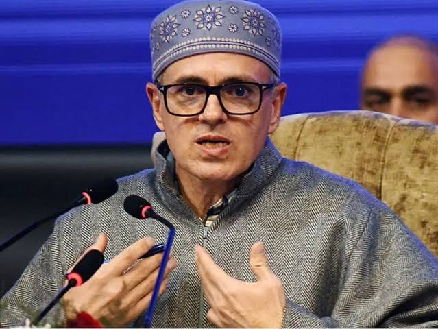 भाजपा ने सीएम उमर को भेजा 100 करोड़ रुपये का कानूनी नोटिस,खरीद-फरोख्त वाले बयान पर छिड़ा संग्राम