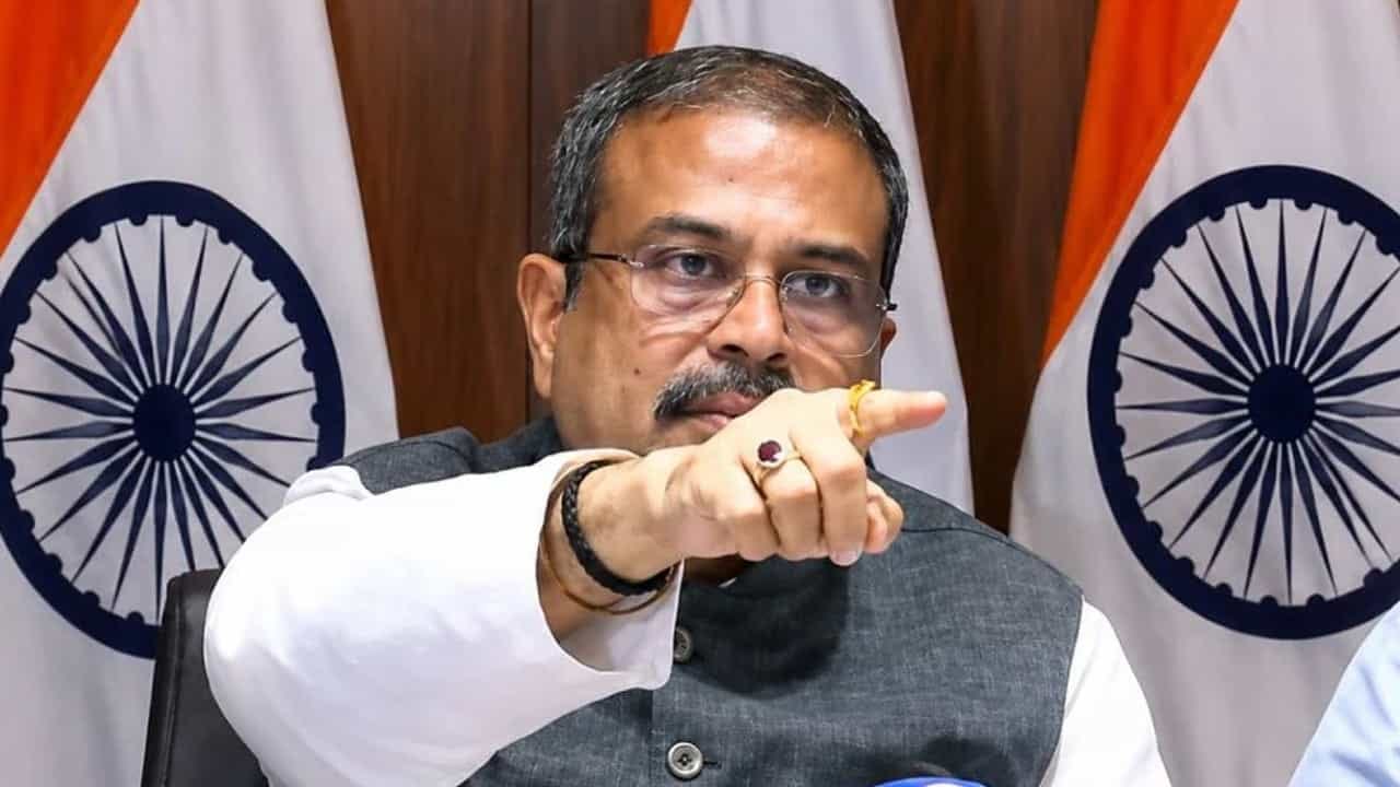 राजनीतिक तमाशा खड़ा करने की हो रही है कोशिश,राहुल पर भड़के शिक्षा मंत्री धर्मेंद्र प्रधान