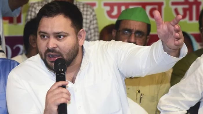 तेजस्वी ने कर दिया बड़ा वादा,सरकार में आते हीं प्रदर्शनकारी छात्रों को देंगे सरकारी नौकरी और पेंशन