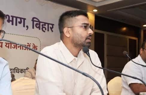 बीजेपी MLC देवेश कुमार का इस्तीफा,मंत्री बने रहेंगे दीपक प्रकाश