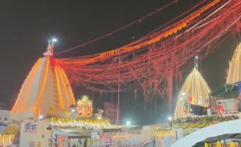 शिव मंदिरों में भक्तों का उमड़ा सैलाब,सावन के पहले सोमवार पर देवघर में भी उमड़ा श्रद्धालुओं की भीड़