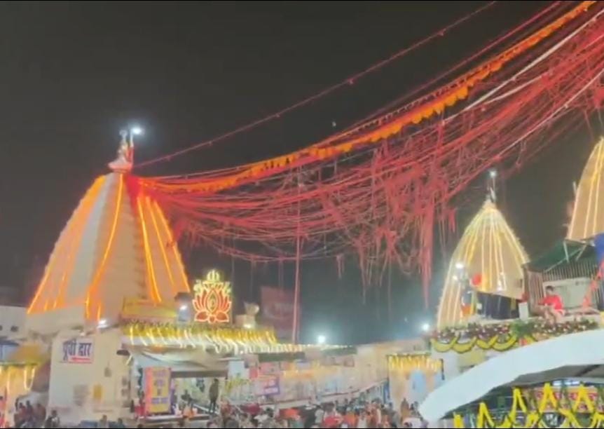 शिव मंदिरों में भक्तों का उमड़ा सैलाब,सावन के पहले सोमवार पर देवघर में भी उमड़ा श्रद्धालुओं की भीड़