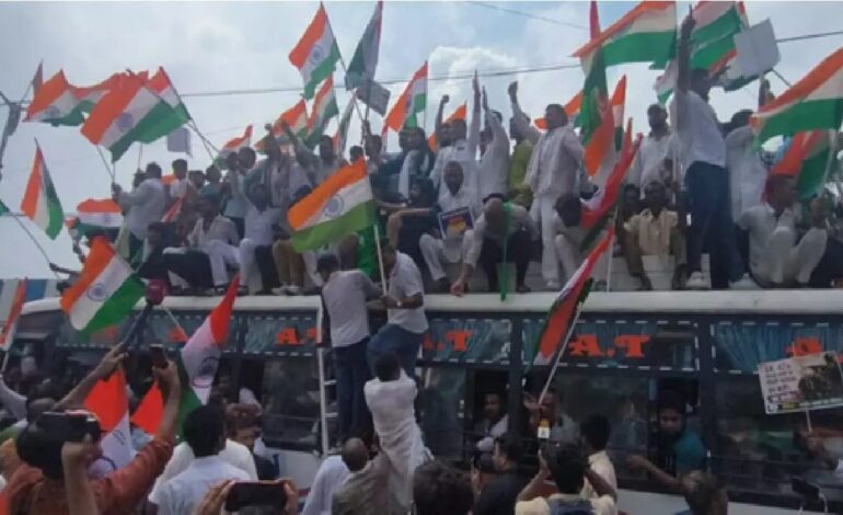 तेजस्वी को हिरासत में लेने के बाद छोड़ा गया,समर्थकों से आरजेडी दफ्तर जाने की अपील