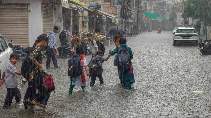 बारिश-आंधी की चेतावनी हुई जारी,यूपी-बिहार समेत 16 राज्य होंगे प्रभावित