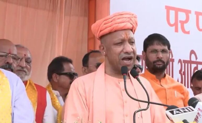 जिनकी आस्था बाबर और औरंगजेब में है वो क्या हिंदुओं को सम्मान देंगे,जन्माष्टमी पर गरजे सीएम योगी