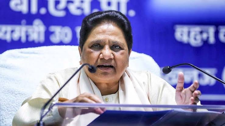 मेरी बीमारी की अफवाहें फैला रहे है आकाश,भतीजे पर भड़की मायावती