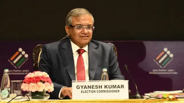 मुख्य चुनाव आयुक्त पर लगा गंभीर आरोप,भड़की कांग्रेस-शिवसेना,जानें पूरा मामला